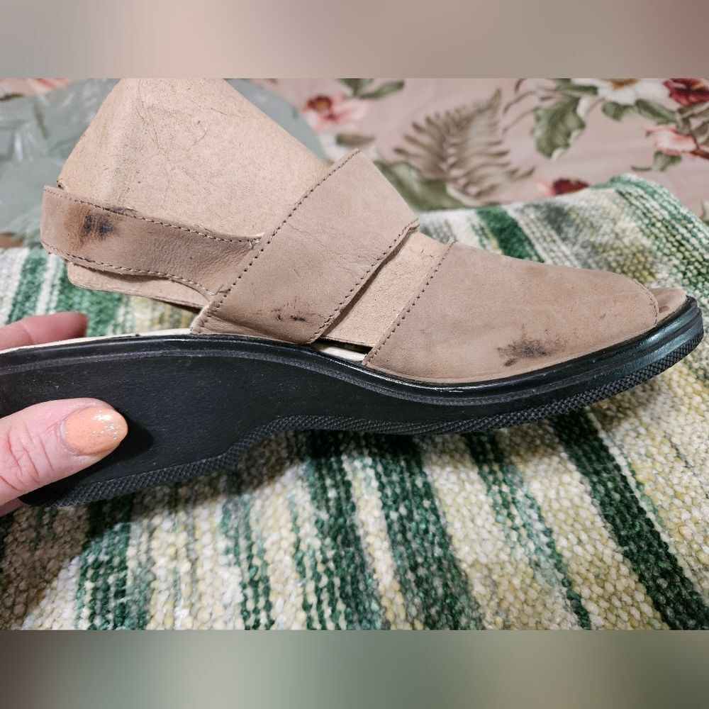 #286 ROMIKA- Tan Suede Strapped Sandals- sz. 40 (9) M - Picture 8 of 8